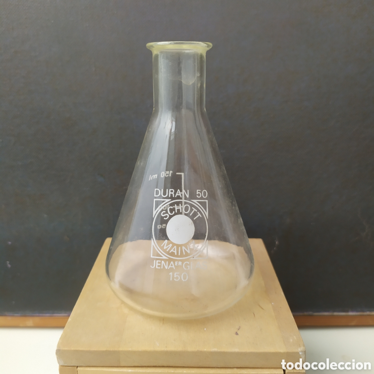 Antig&uuml;edades: Matraz antiguo de Laboratorio de cristal de 150ml de la marca Duran 50. Mide 11 cm de altura.