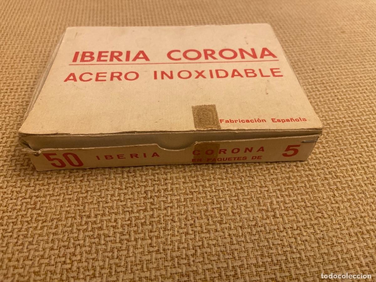 Antig&uuml;edades: Expositor antiguo Hojas de afeitar Iberia Corona - Foto 4