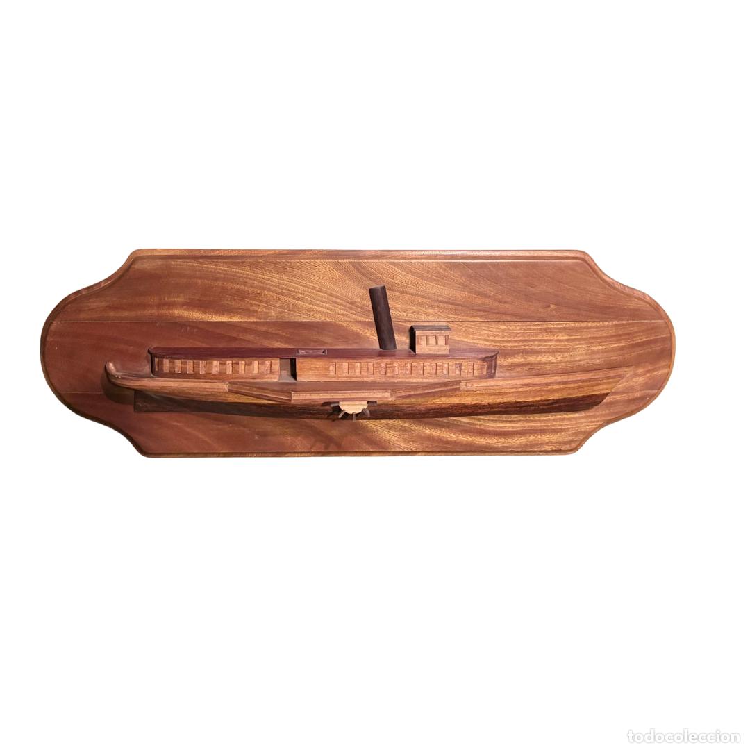 Antig&uuml;edades: Medio casco de barco en metopa de madera 115 cm