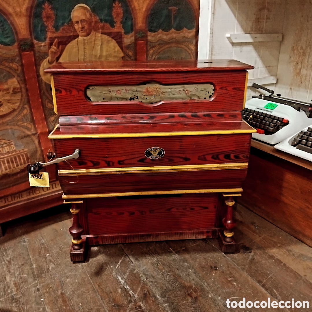 Antig&uuml;edades: Organillo antiguo , precioso para decorar &oacute; restaurar. Funciona!