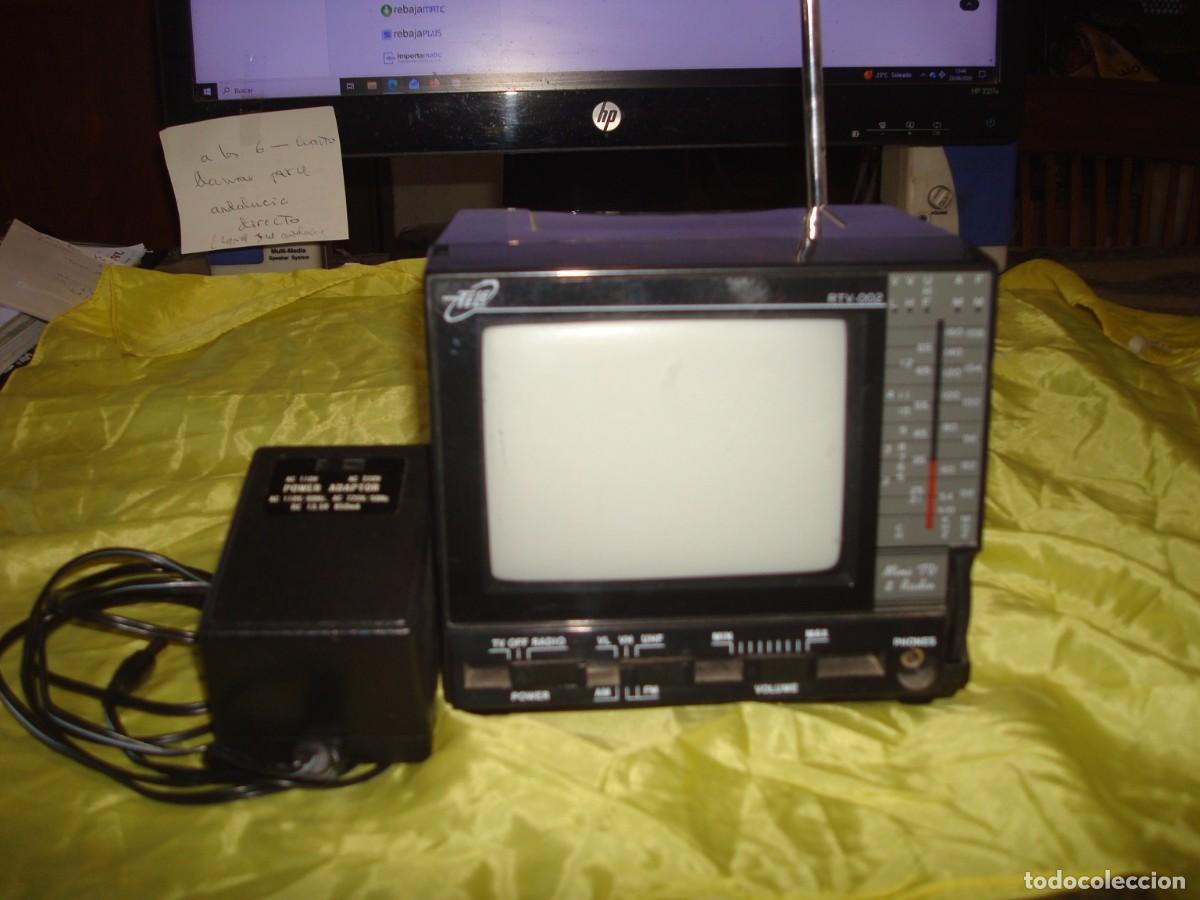 Antig&uuml;edades: PEQUE&Ntilde;O TELEVISOR + RADIO MARCA TELE RTV-002. CON ADAPTADOR. 14 ANCHO X 13 ALTO X 16 FONDO