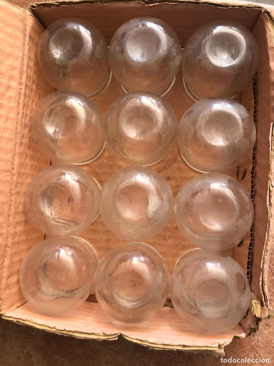 Antig&uuml;edades: LOTE DE 12 VENTOSAS DE VIDRIO, ALTURA 6 CM.