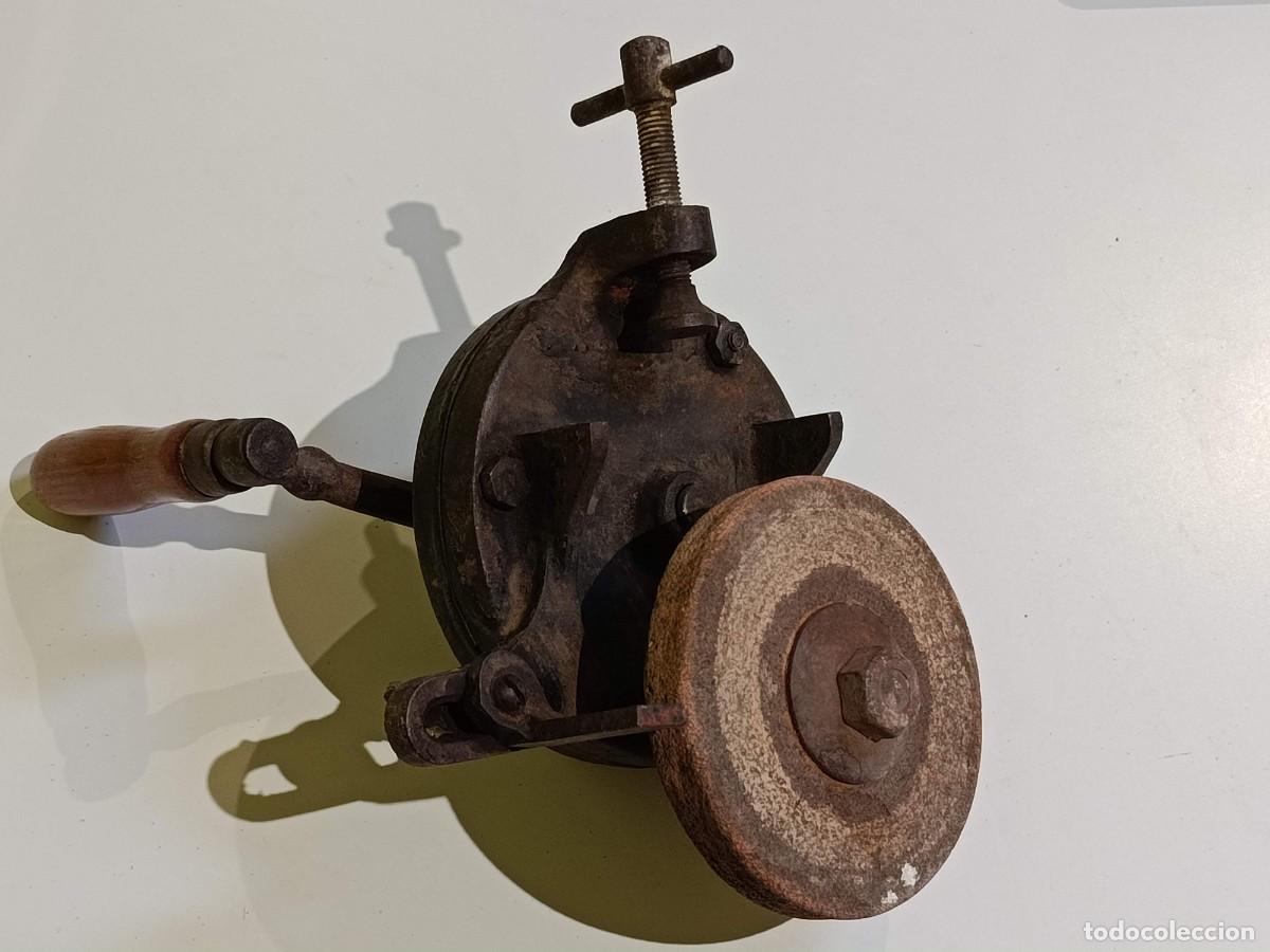 Antig&uuml;edades: Antigua afiladora manual con piedra
