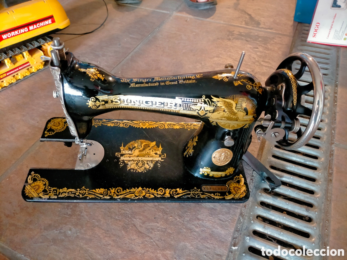 Antig&uuml;edades: M&Aacute;QUINA DE COSER SINGER ESFINGE