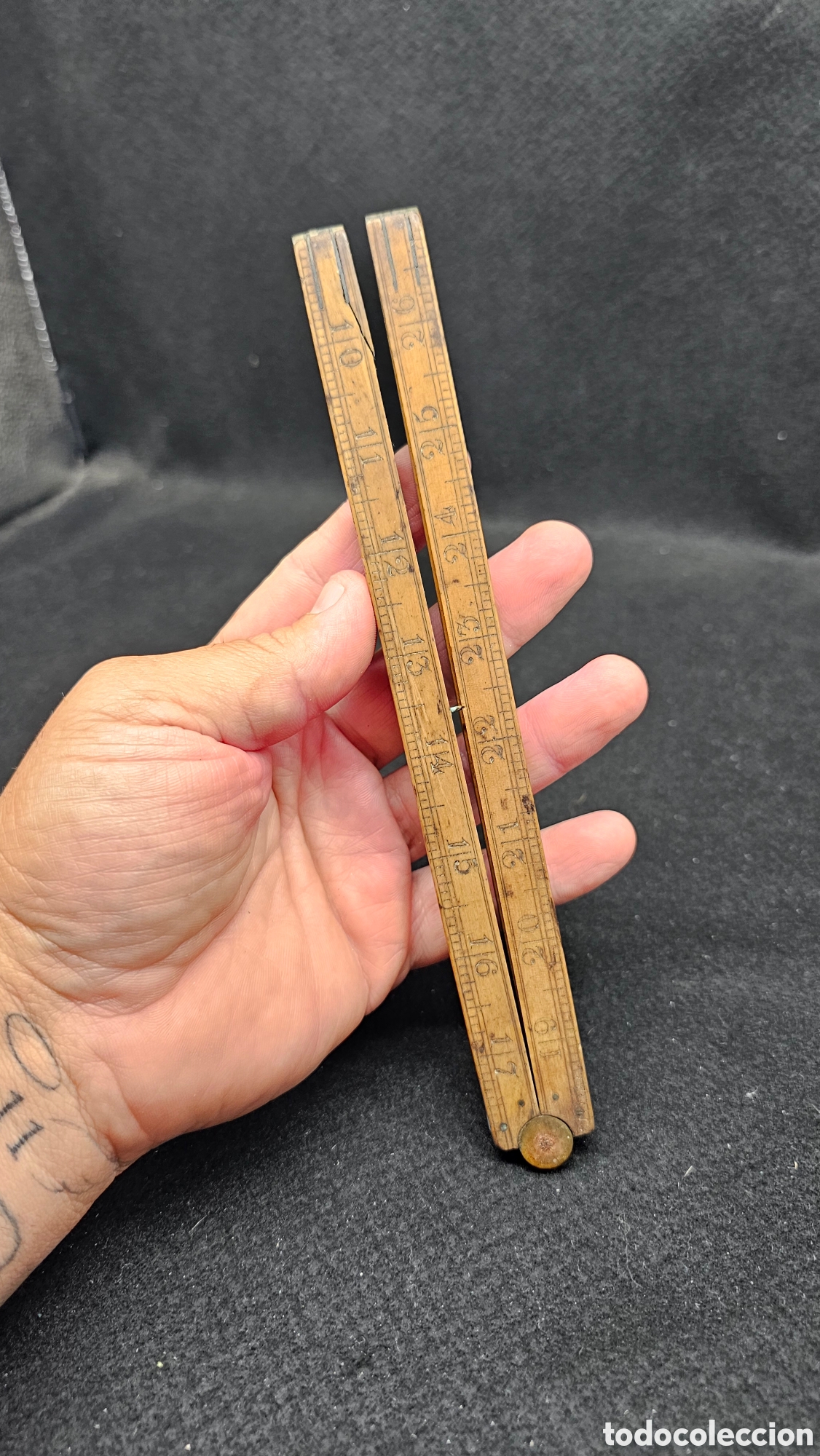 Antig&uuml;edades: regla plegable antigua de madera y lat&oacute;n