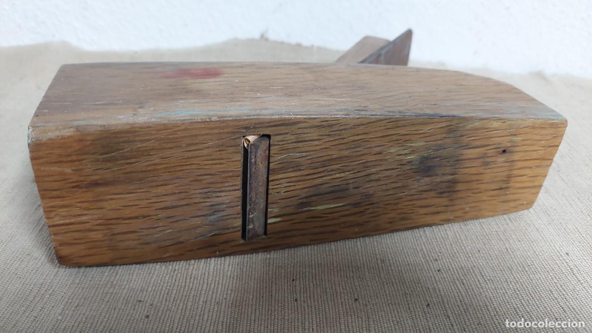 Antig&uuml;edades: Antiguo cepillo de carpinter&iacute;a en madera de encina - Foto 3