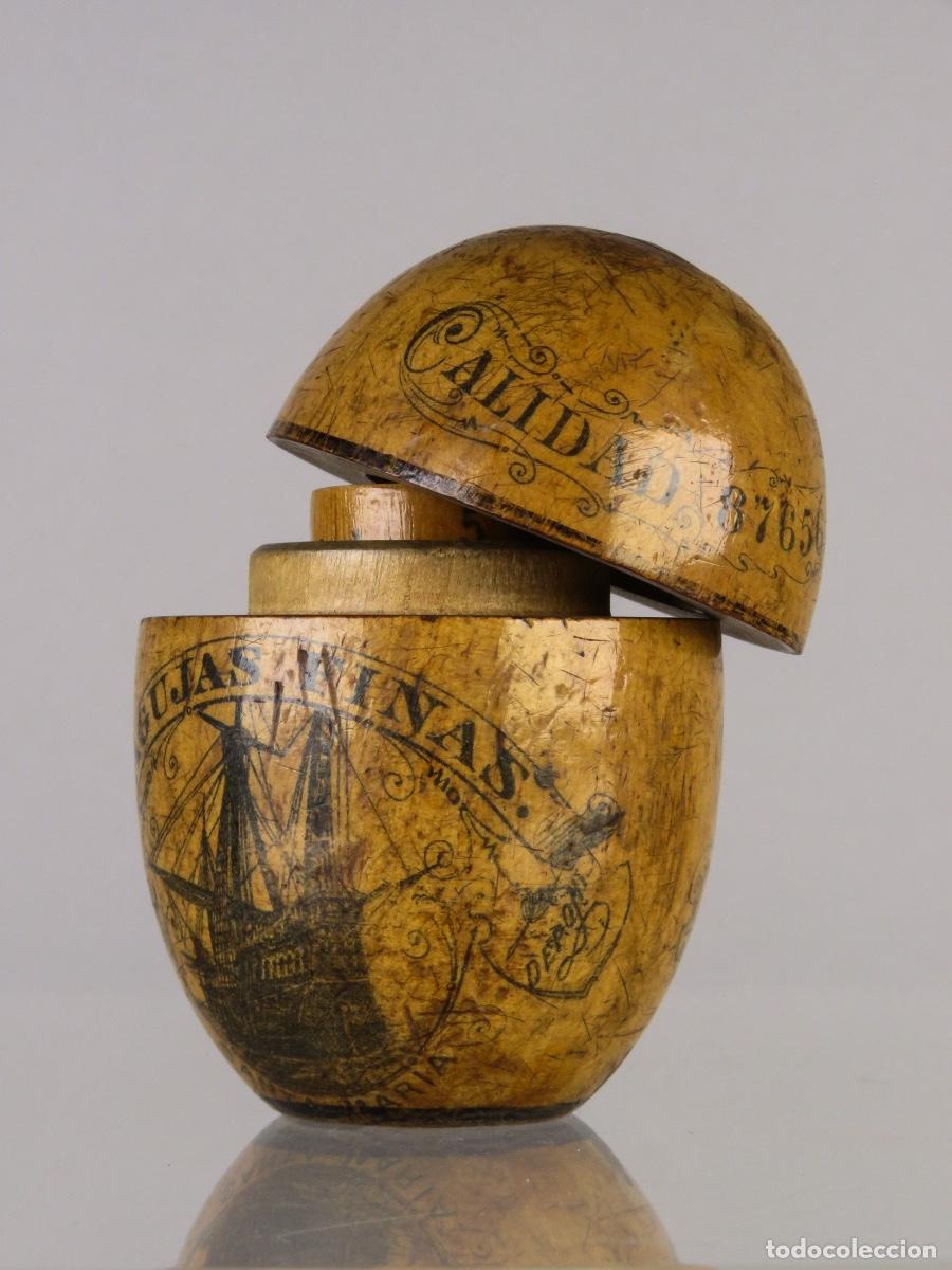 Antig&uuml;edades: Huevo de Col&oacute;n estuche agujas huevo de zurcir de madera principios siglo XX La Pluma