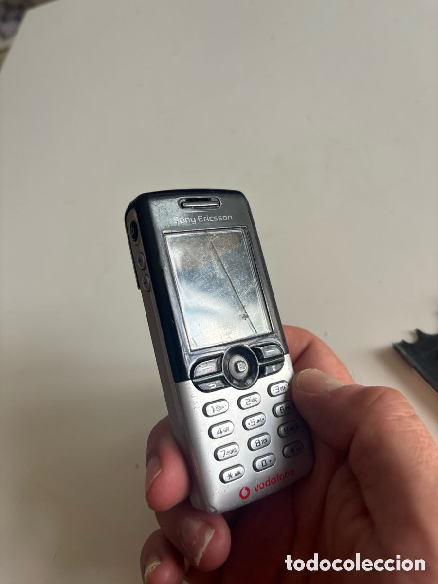 Tel&eacute;fonos: Sony Ericsson T610 vintage para piezas pantalla rota