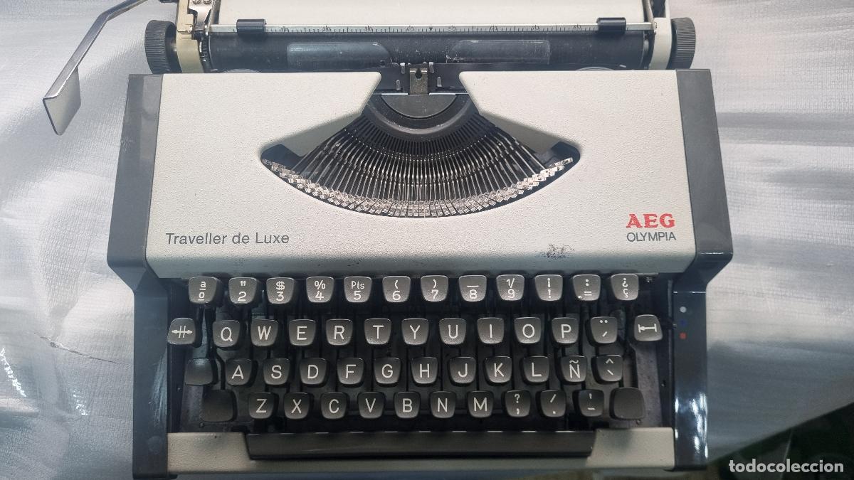 Antig&uuml;edades: M&aacute;quina de escribir AEG OLYMPIA Traveller de Luxe &ndash; Teclado espa&ntilde;ol &Ntilde; &ndash; Funciona &ndash; Yugoslavia