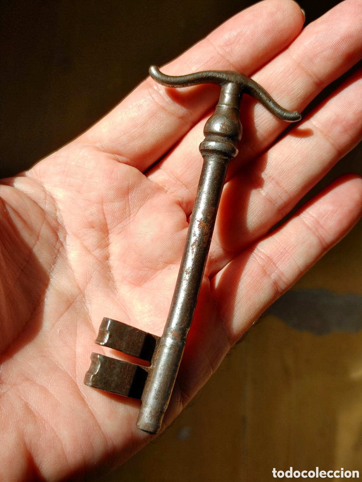 Antig&uuml;edades: Llave en hierro forjado. Siglo XIX. - Foto 3