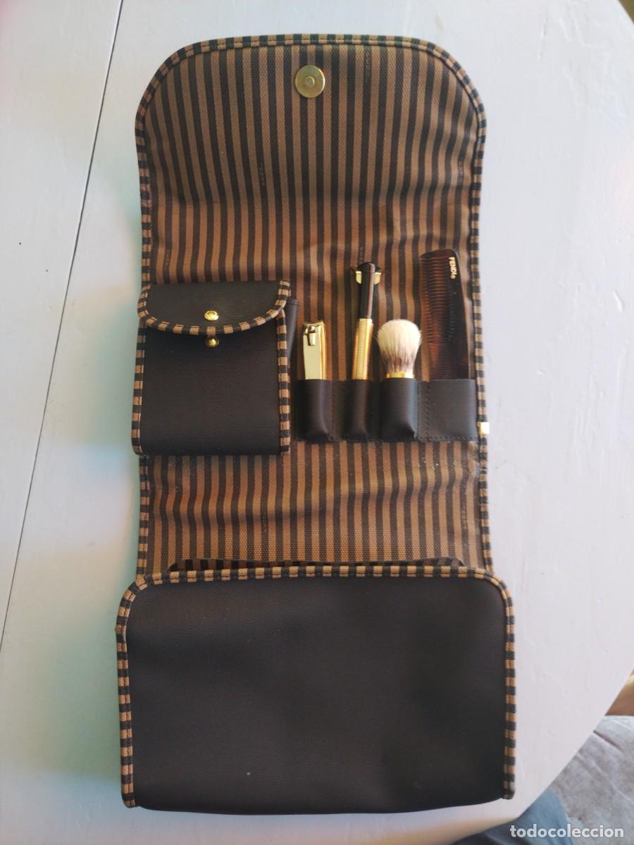 Antig&uuml;edades: ESTUCHE DE AFEITAR FENDI. Sin usar