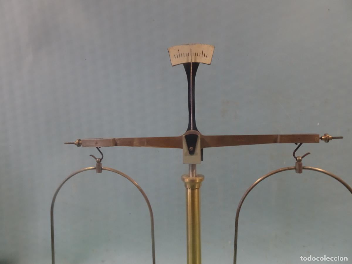 Antig&uuml;edades: BALANZA CON JUEGO DE PESAS - Foto 2