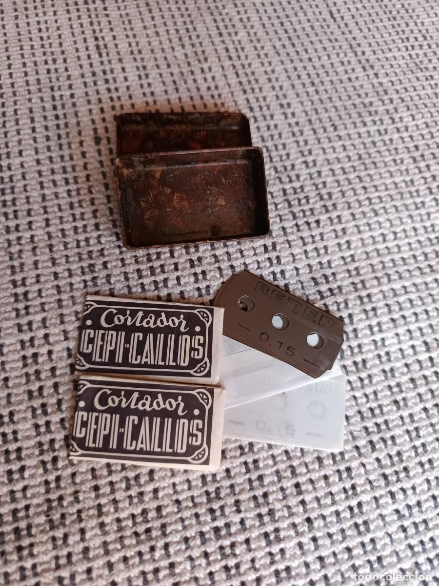 Antig&uuml;edades: Estuche de baquelita antiguo con cuchillas de afeitar.