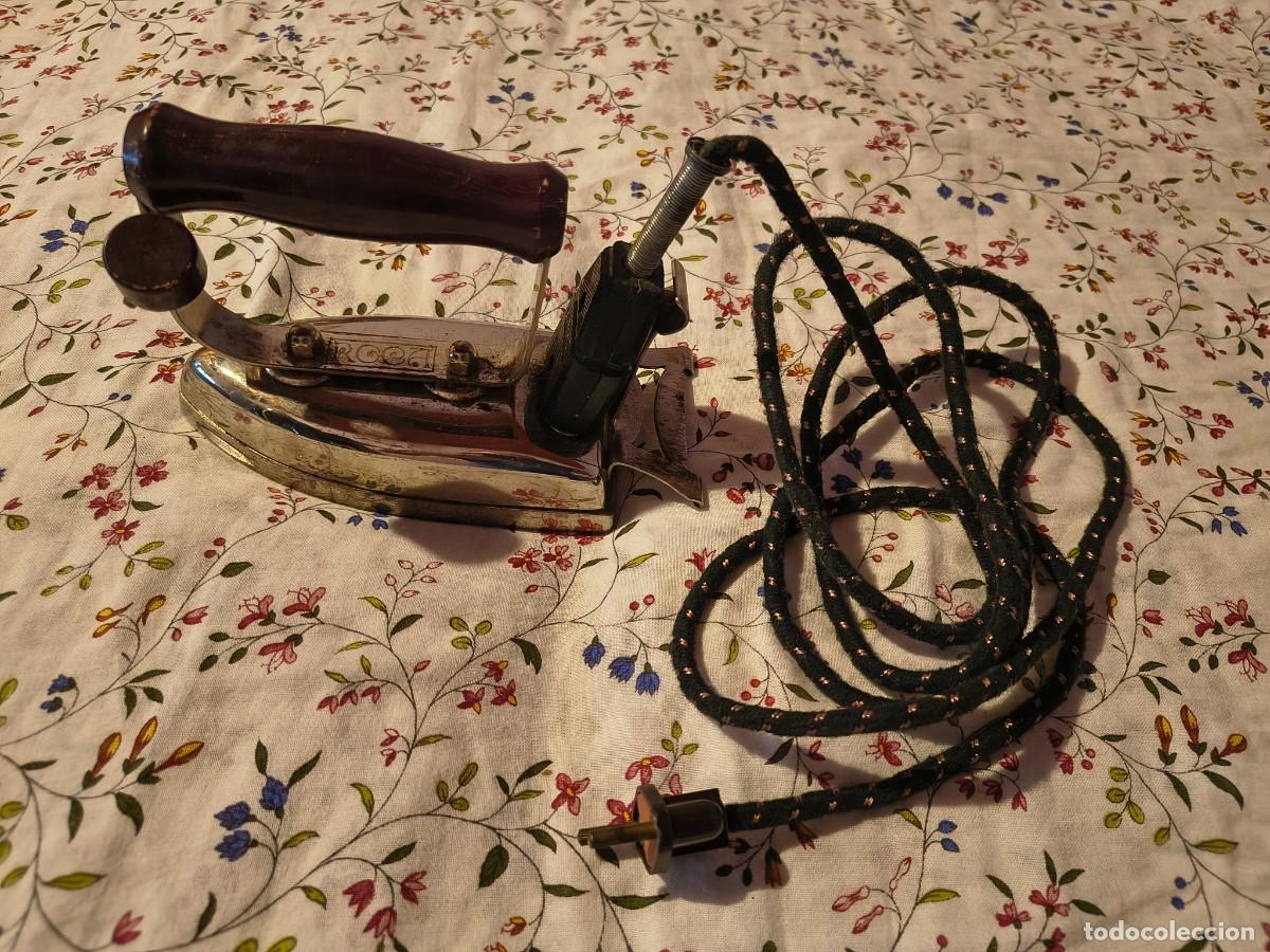 Antig&uuml;edades: Plancha el&eacute;ctrica antigua ROCA &ndash; 125 V &ndash; con caja original