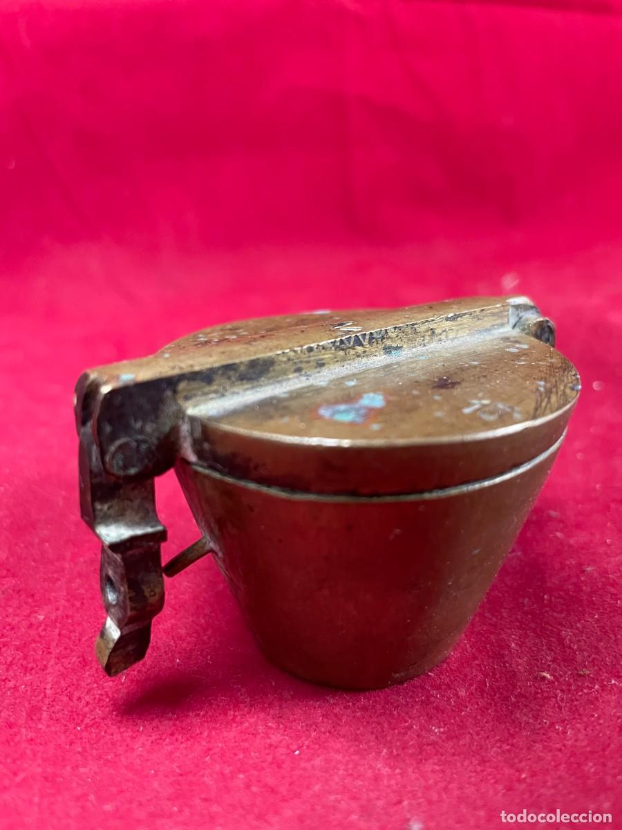 Antig&uuml;edades: Ponderal antiguo de una libra en bronce con 6 pesas anidadas completo s. XVIII-XIX