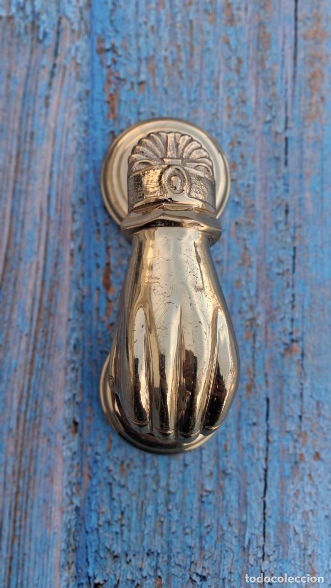 Antig&uuml;edades: Aldab&oacute;n / Llamador de puerta antiguo en forma de mano - Lat&oacute;n macizo (13 cm)