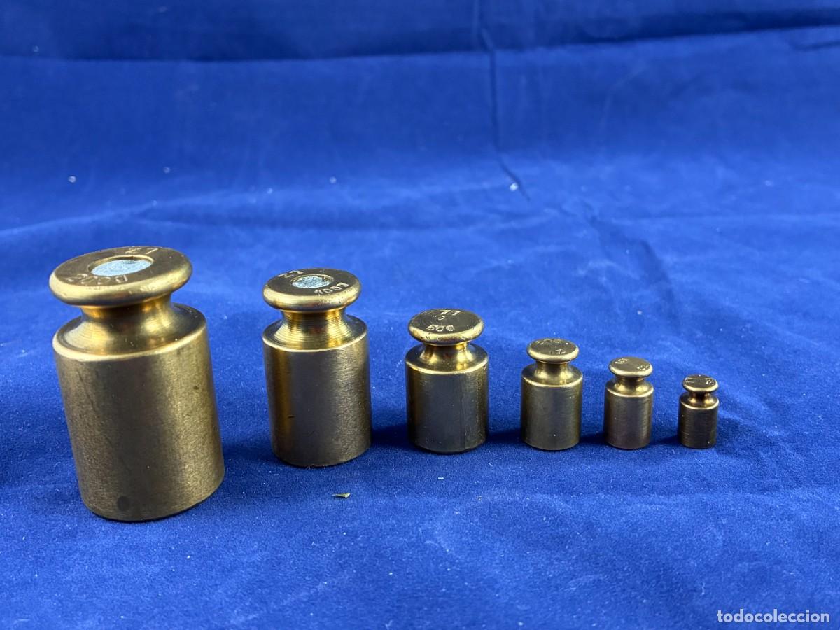 Antig&uuml;edades: Juego de 6 pesas antiguas de lat&oacute;n o bronce para balanza de precision. 5 a 200 gramos
