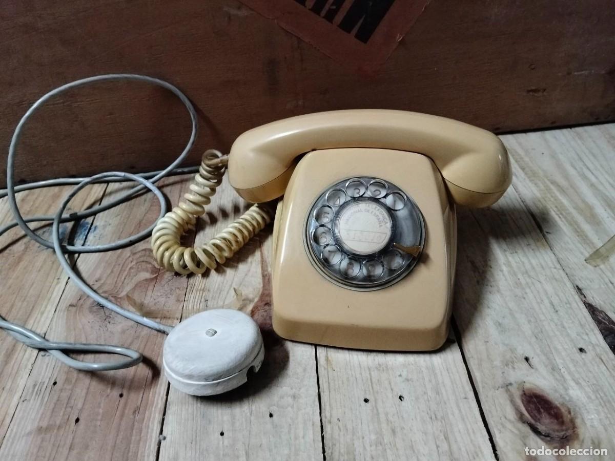 Tel&eacute;fonos: Tel&eacute;fono cl&aacute;sico sobremesa Telef&oacute;nica, con disco giratorio.