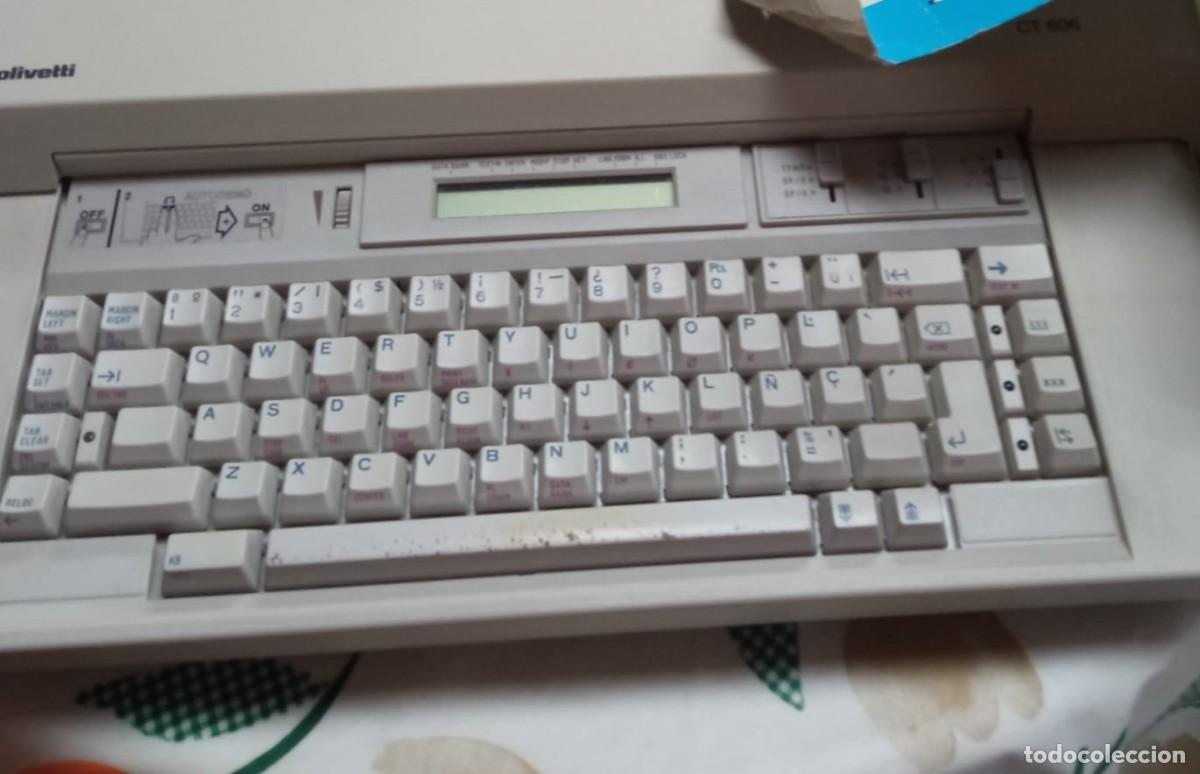 Antig&uuml;edades: M&aacute;quina de escribir Olivetti CT606