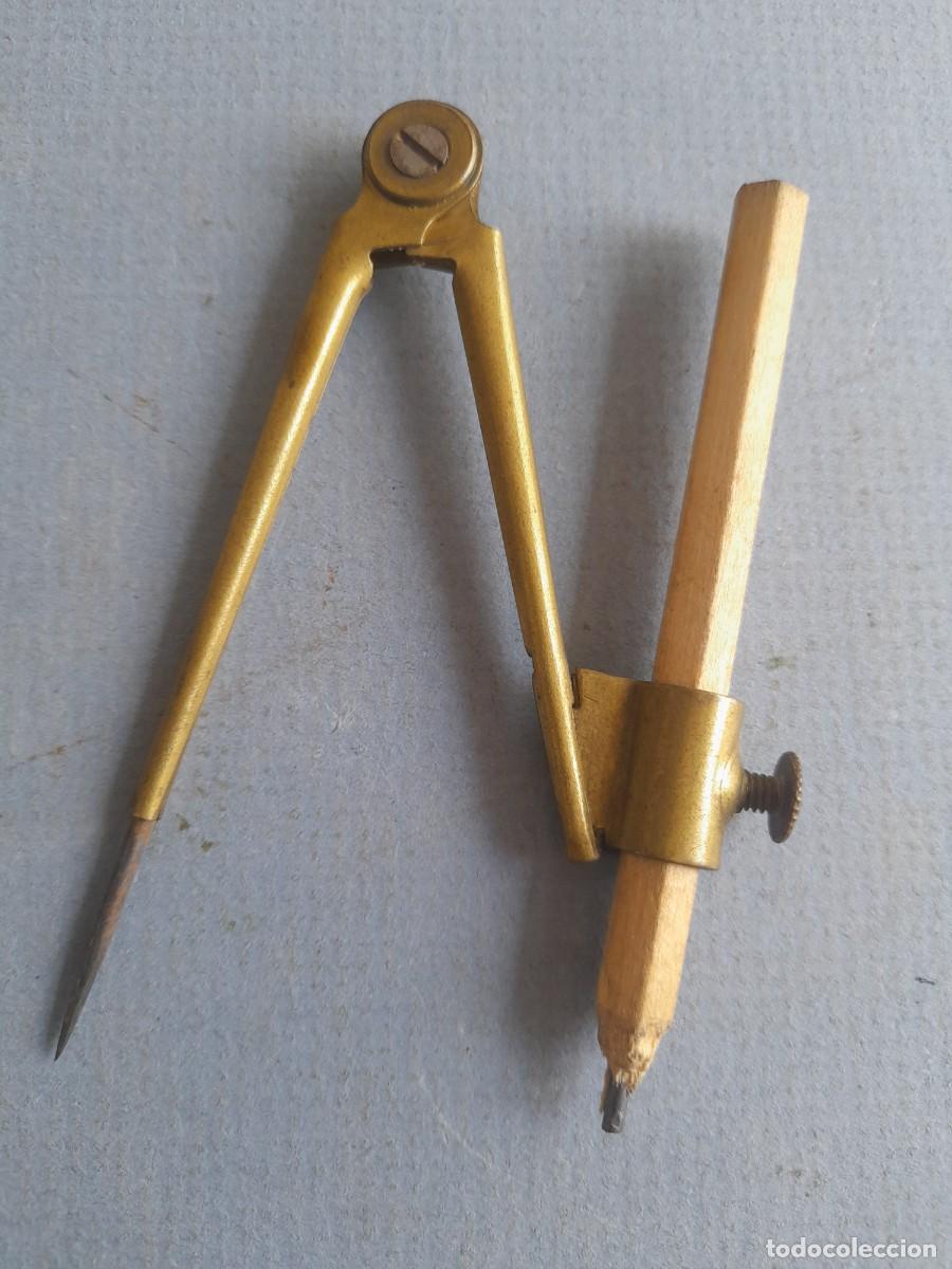 Antig&uuml;edades: Peque&ntilde;o comp&aacute;s de laton, con l&aacute;piz, 10cm aprox