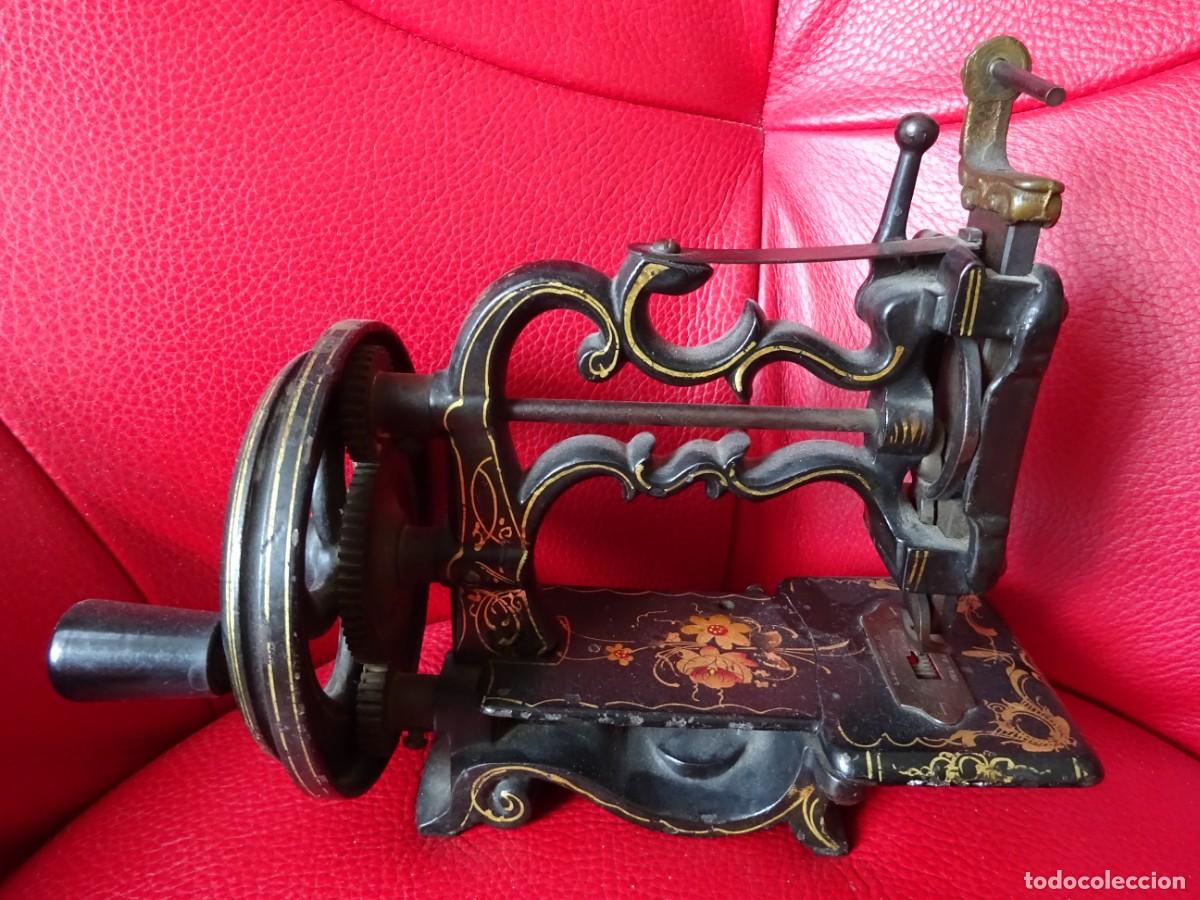 Antig&uuml;edades: machine a coudre de collection sign&eacute;e CHAS Raymond 1861