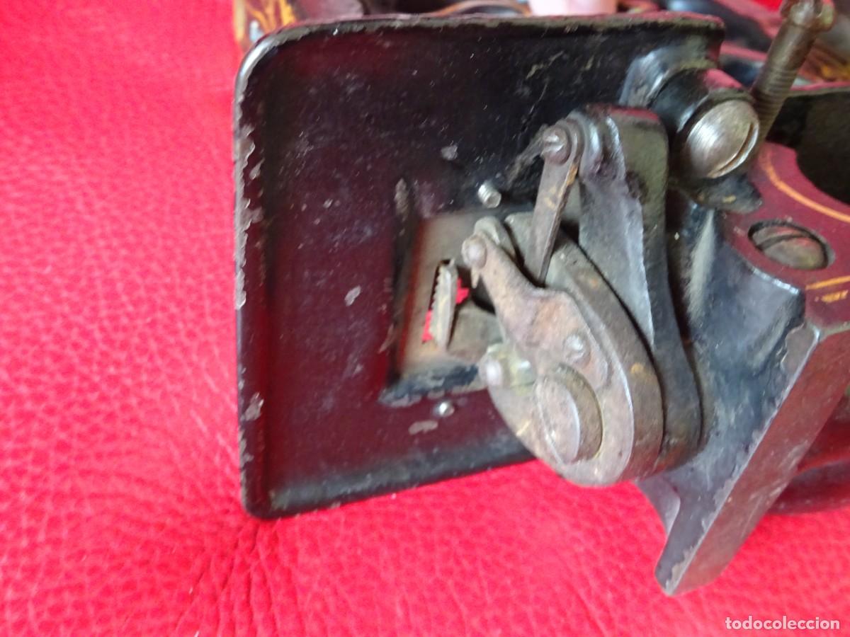 Antig&uuml;edades: machine a coudre de collection sign&eacute;e CHAS Raymond 1861 - Foto 7