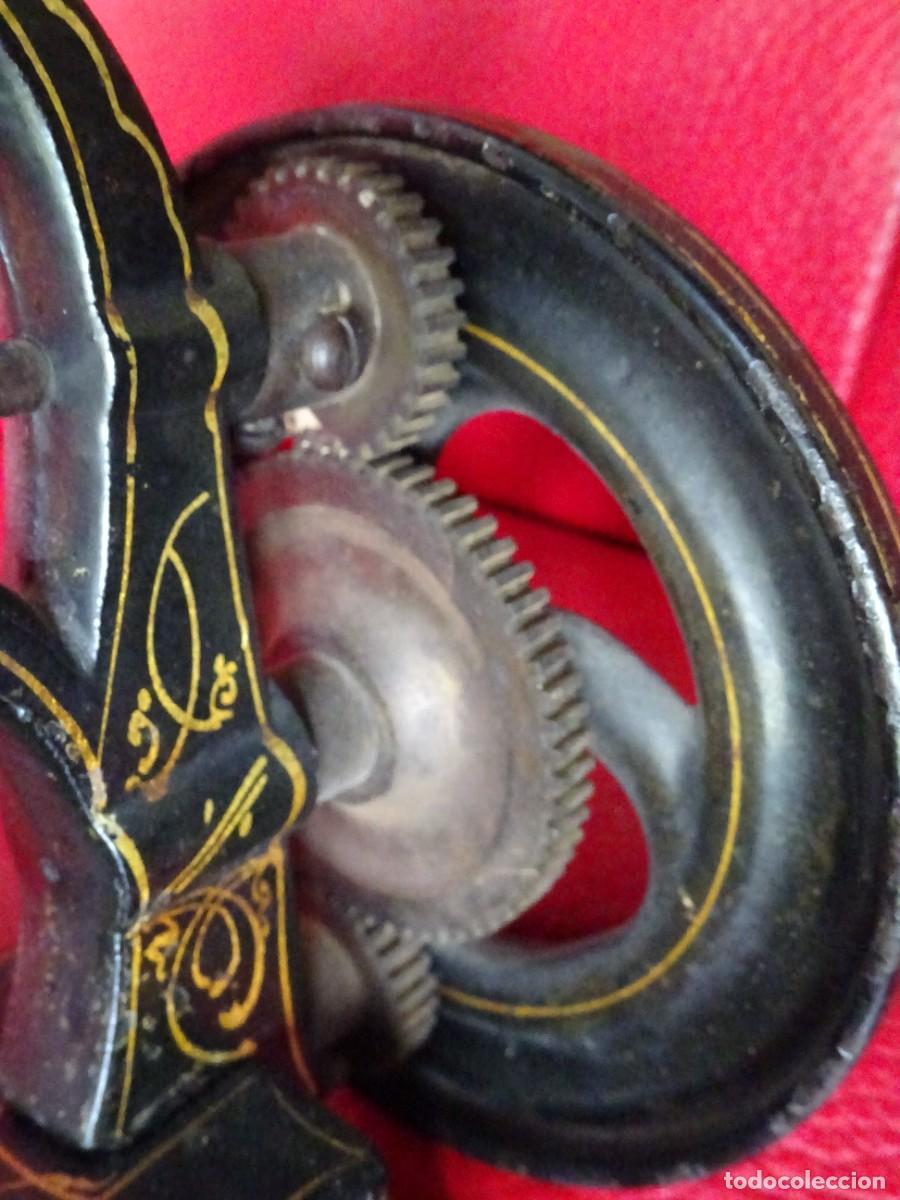 Antig&uuml;edades: machine a coudre de collection sign&eacute;e CHAS Raymond 1861 - Foto 13