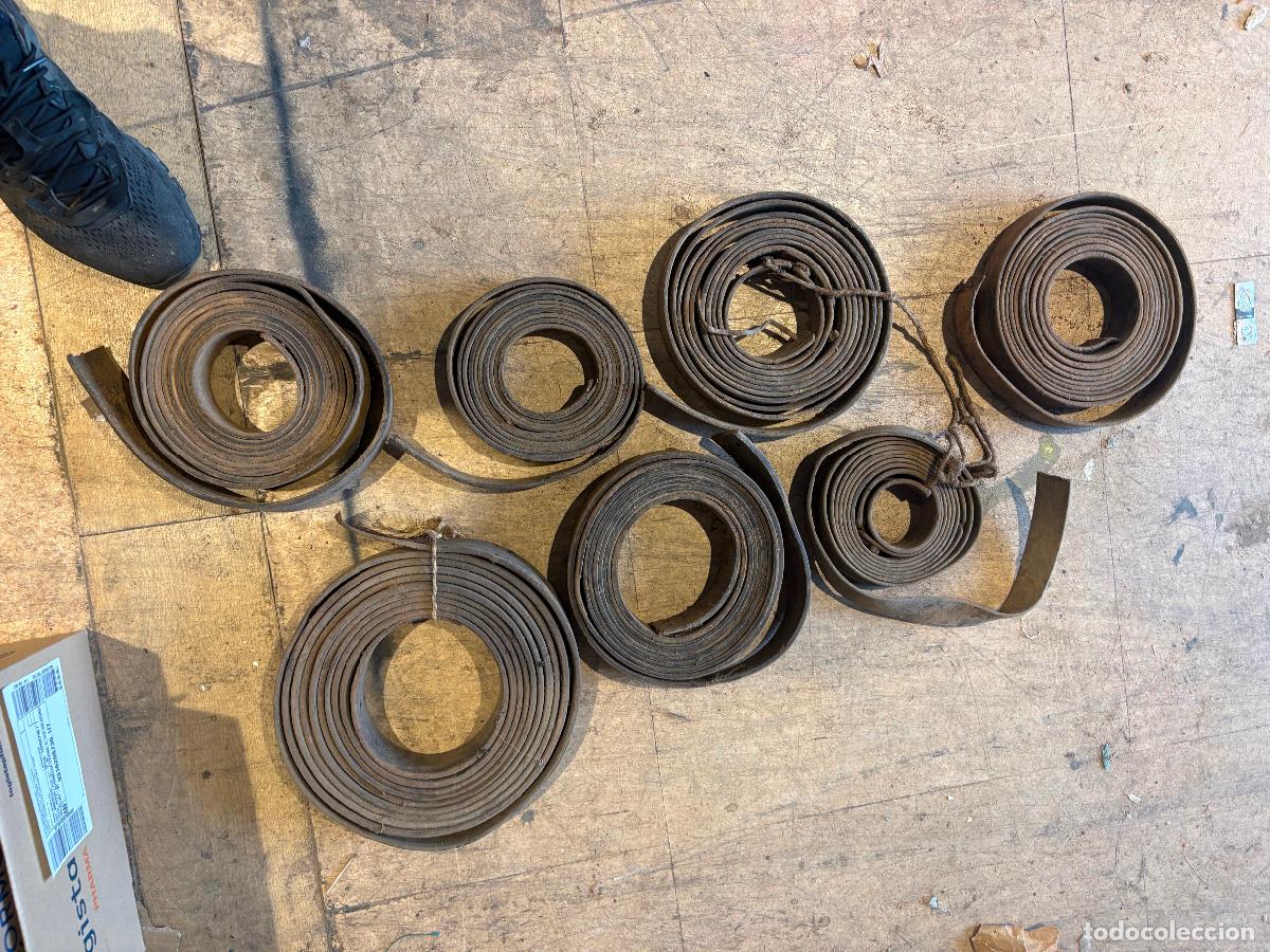 Antig&uuml;edades: Correa o cinta de cuero, para maquinaria con polea de madera. Varias unidades