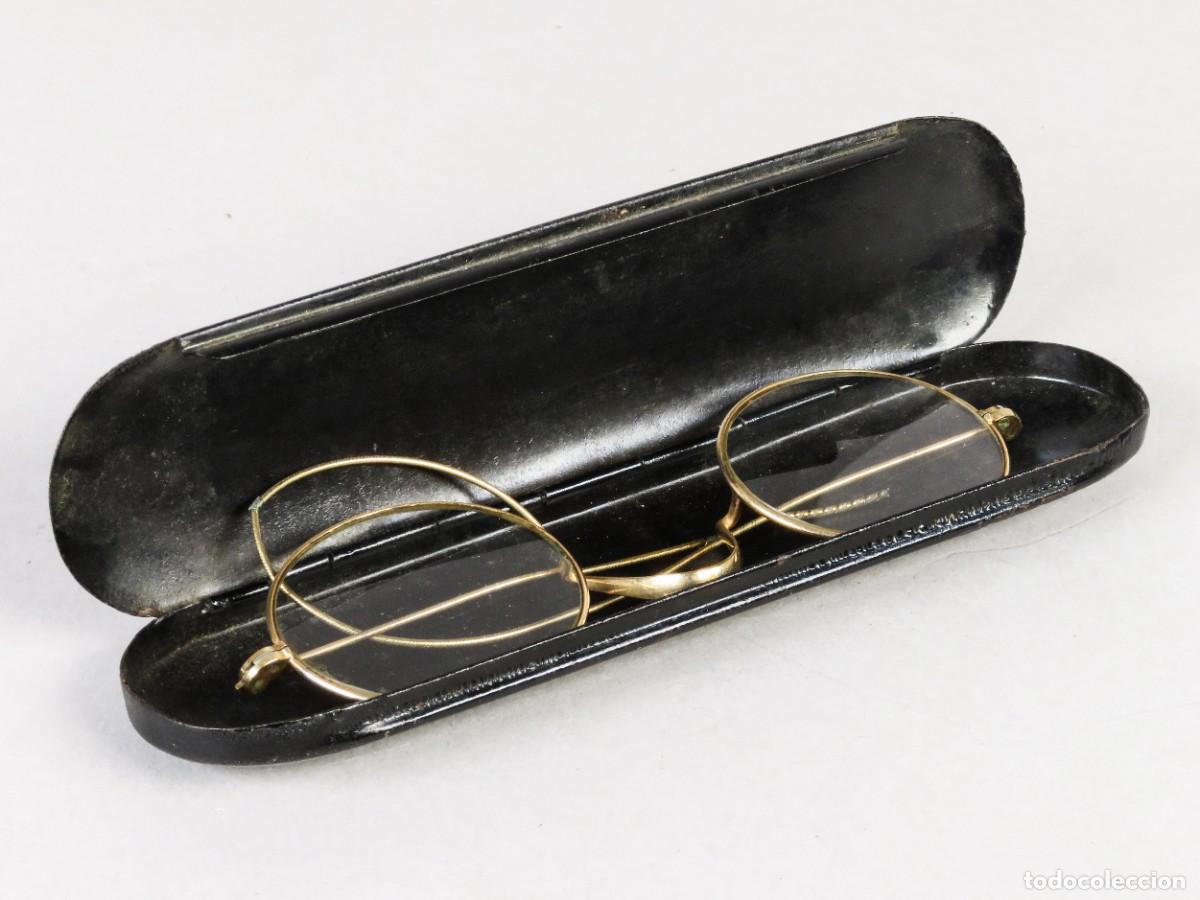 Antig&uuml;edades: Quevedos franceses con montura en metal dorado y estuche de papier mache hacia 1900