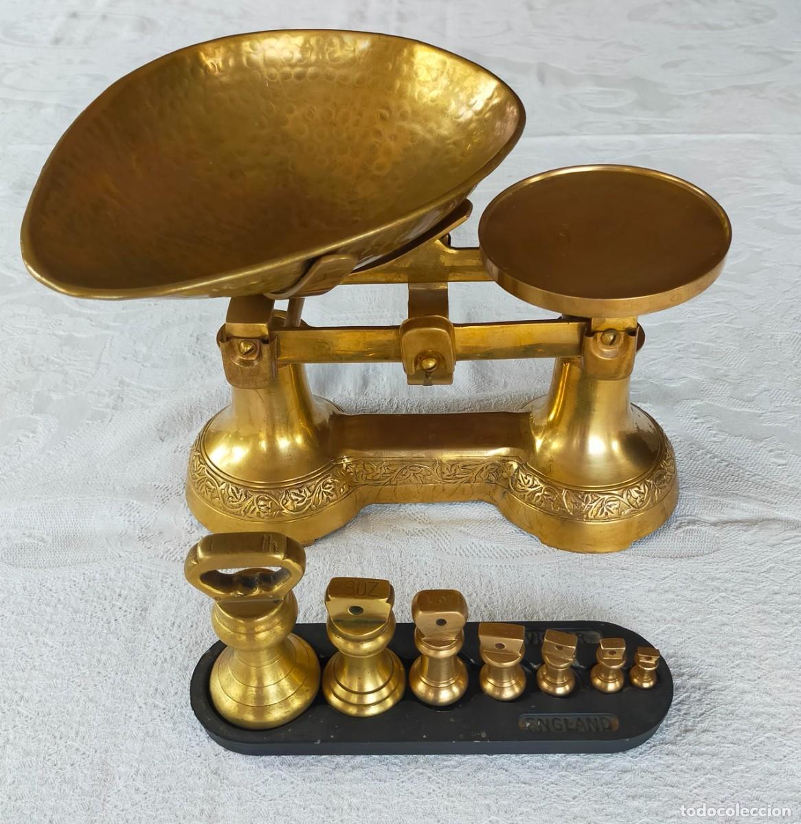 Antig&uuml;edades: Balanza inglesa, toda de bronce y lat&oacute;n, alrededor de 1930.