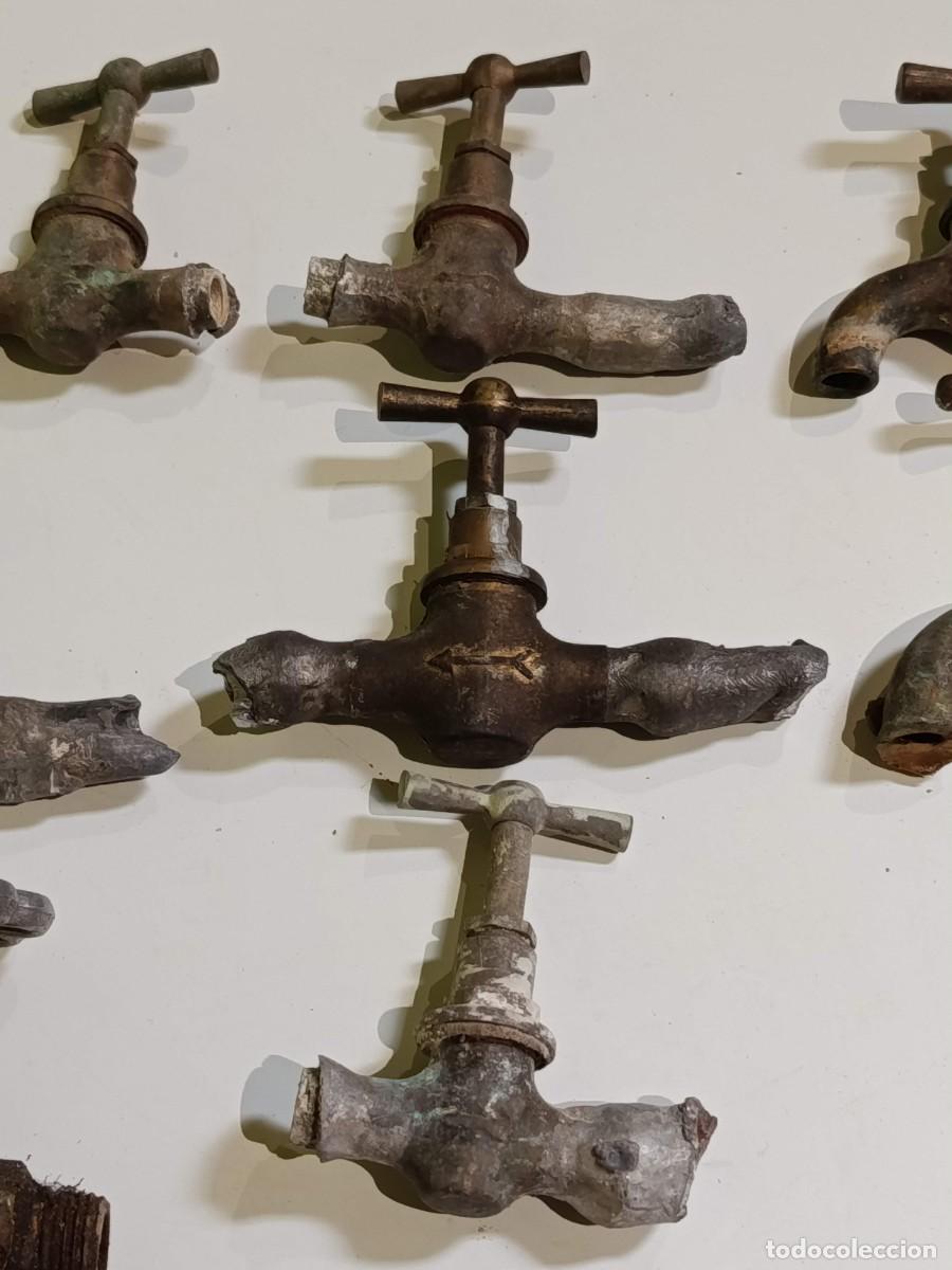 Antig&uuml;edades: Lote llaves de paso y grifos antiguos - Foto 2