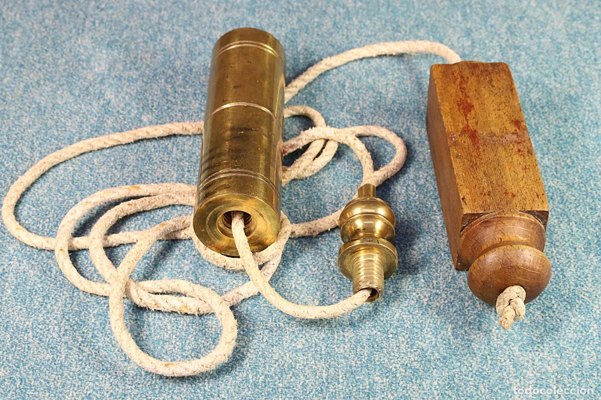 Antig&uuml;edades: Plomada completa de bronce con nuez. Cilindro. Complete bronze plumb bob with cap. Cylindrical shape - Foto 5