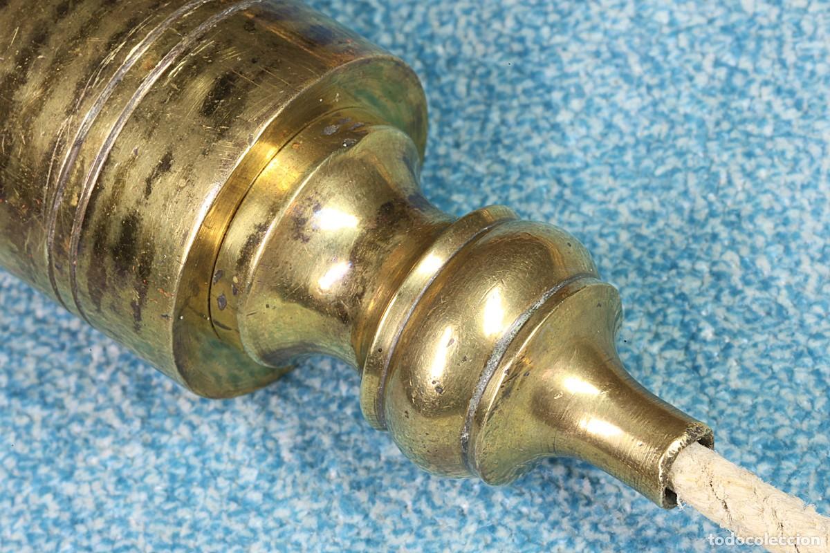 Antig&uuml;edades: Plomada completa de bronce con nuez. Cilindro. Complete bronze plumb bob with cap. Cylindrical shape - Foto 8
