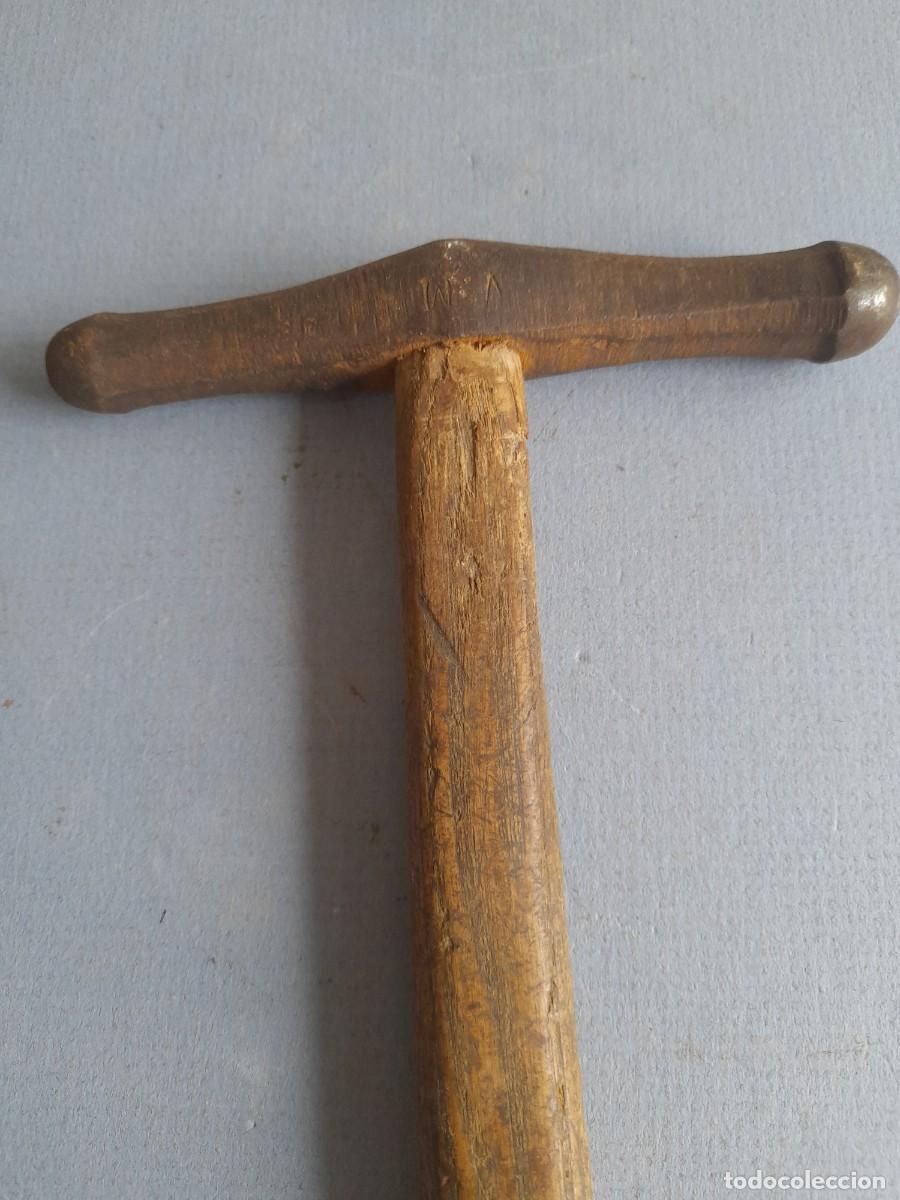 Antig&uuml;edades: Martillo de chapista o parecido, cabeza 13cm aprox, largo 28cm aprox