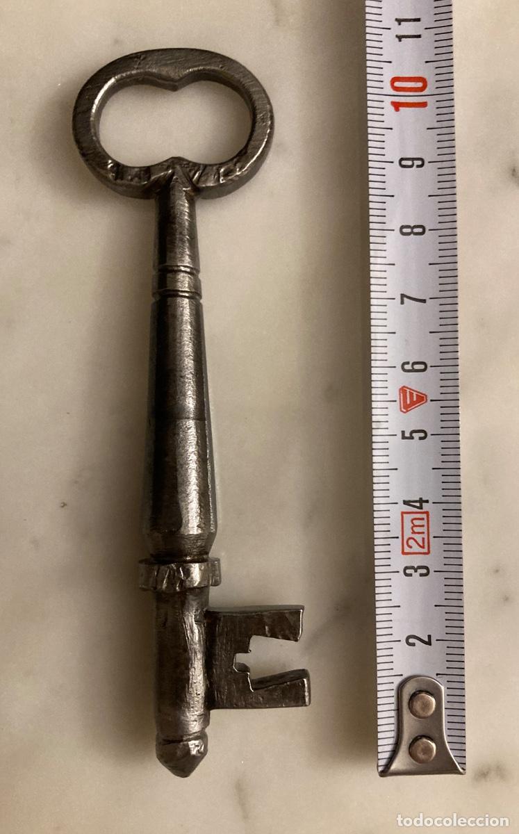 Antiquit&auml;ten: Llave de hierro forjado. Siglo XVIII. Pieza de colecci&oacute;n.