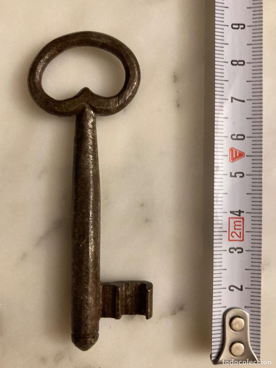 Antiquit&auml;ten: Llave de hierro forjado. Siglo XVIII. Pieza de colecci&oacute;n.