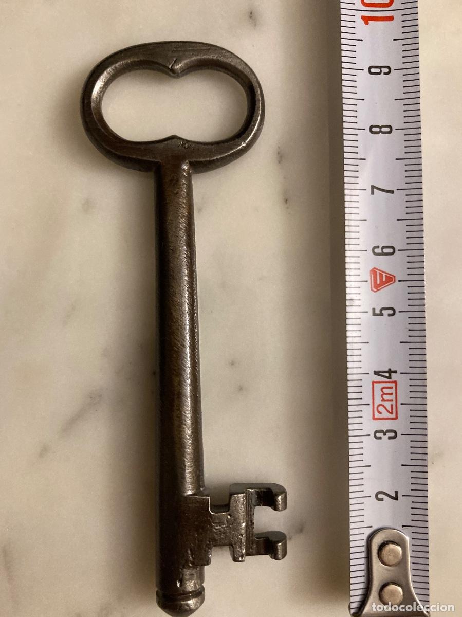 Antiquit&eacute;s: Llave de hierro forjado. Siglo XVIII. Pieza de colecci&oacute;n.