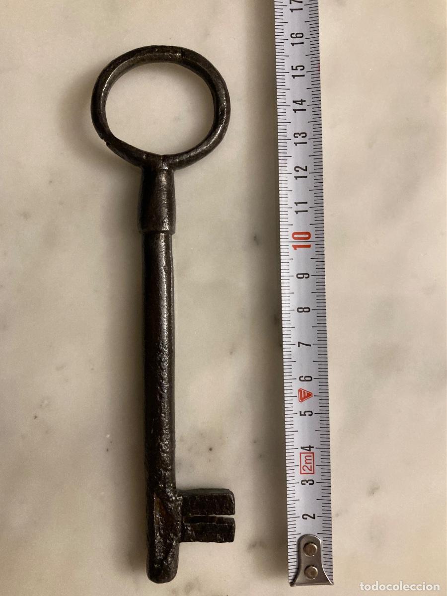 Antiquit&eacute;s: Llave de hierro forjado. Siglo XVIII. Pieza de colecci&oacute;n.