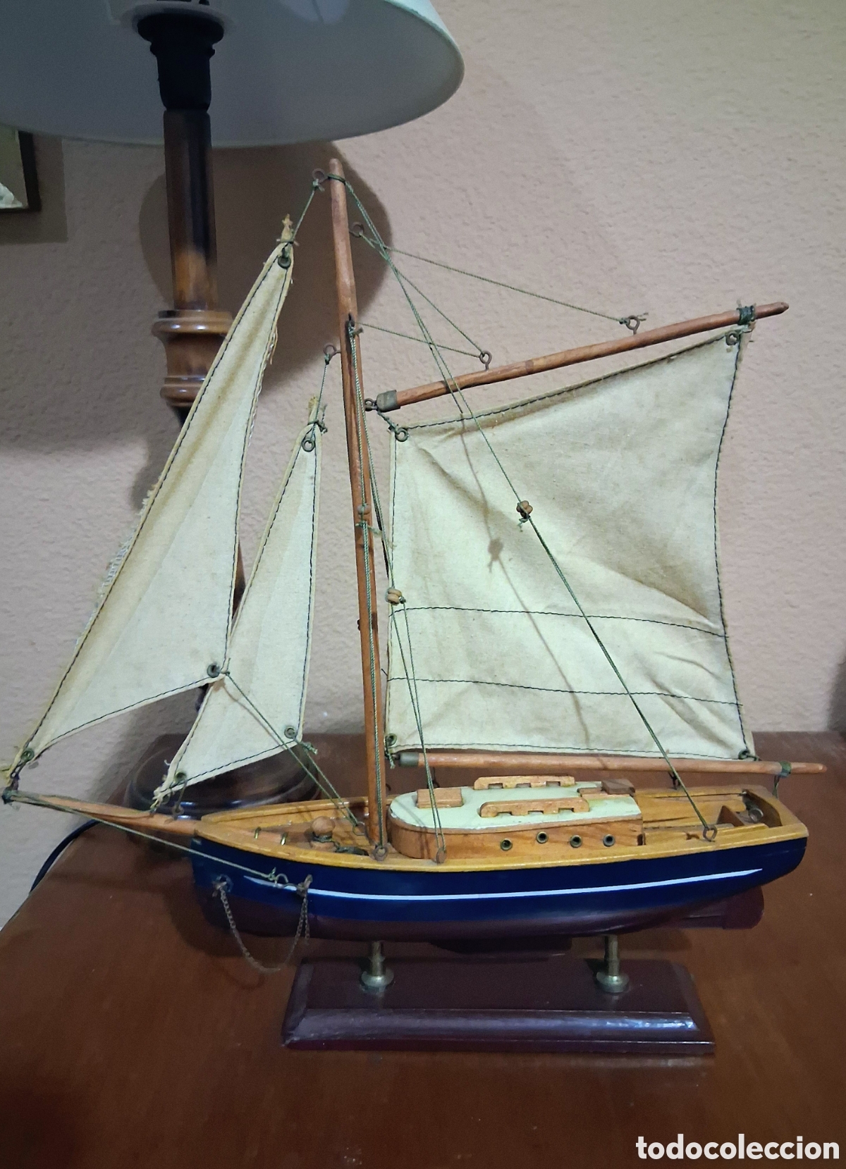 Antig&uuml;edades: Antigua maqueta de velero cl&aacute;sico en madera y tela - Estilo vintage n&aacute;utico (35 x 34 cm)