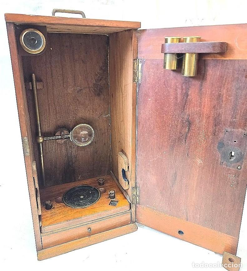 Antig&uuml;edades: antiguo y espectacular MICROSCOPIO monocular de 1860 en caja y con opticas - Foto 3