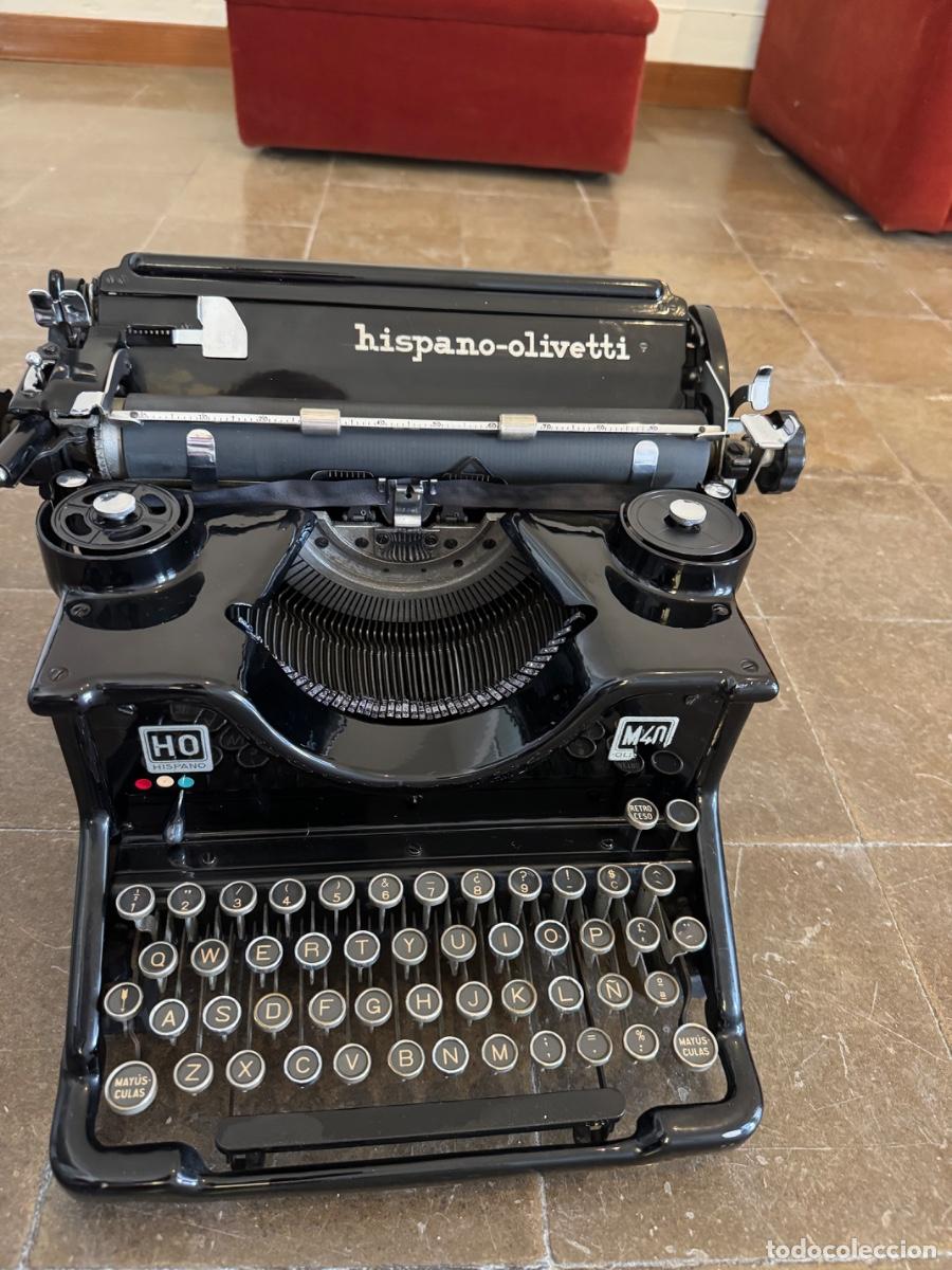Antig&uuml;edades: M&aacute;quina de escribir hispano Olivetti