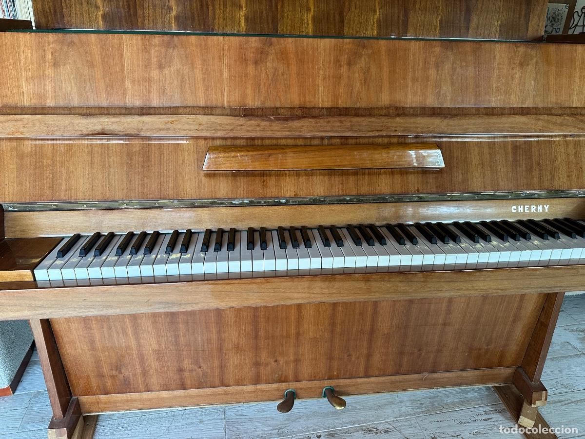 Antig&uuml;edades: Piano vertical marca Cherny