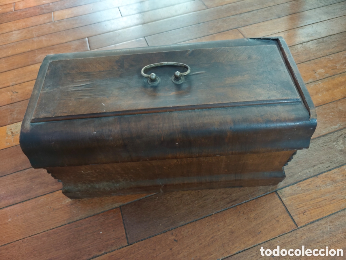 Antig&uuml;edades: Antigua tapa maquina coser. A restaurar en parte