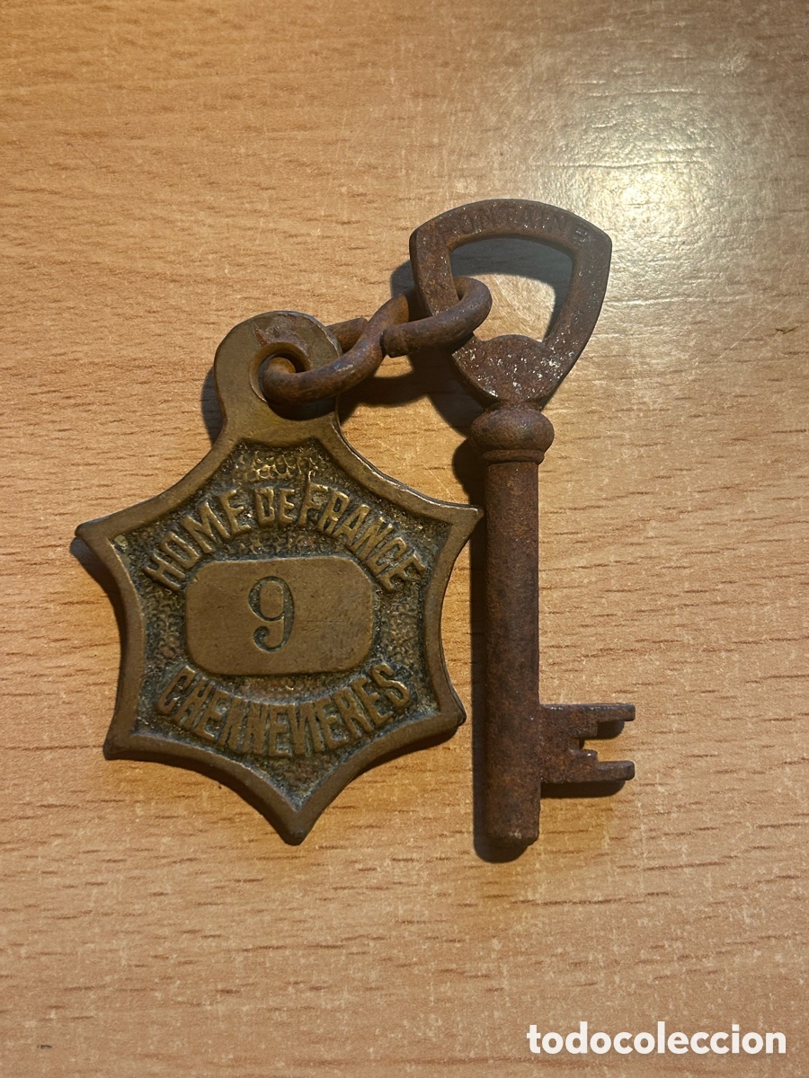 Antig&uuml;edades: llave antigua de habitaci&oacute;n de hotel CHENNEVIERES