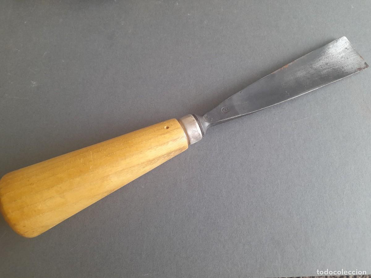 Antig&uuml;edades: gubia abierta mifer con numero ilegible, corte de 2,8cm aprox, 24cm aprox de largo