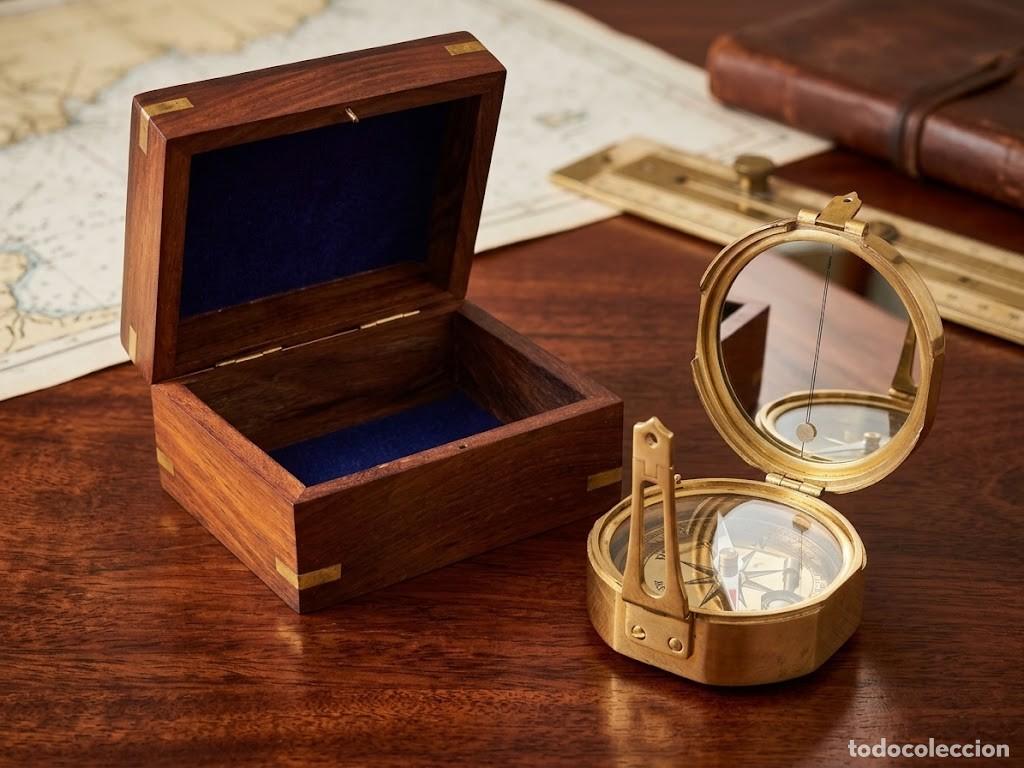 Antig&uuml;edades: Br&uacute;jula n&aacute;utica Stanley London, lat&oacute;n y madera con incrustaciones