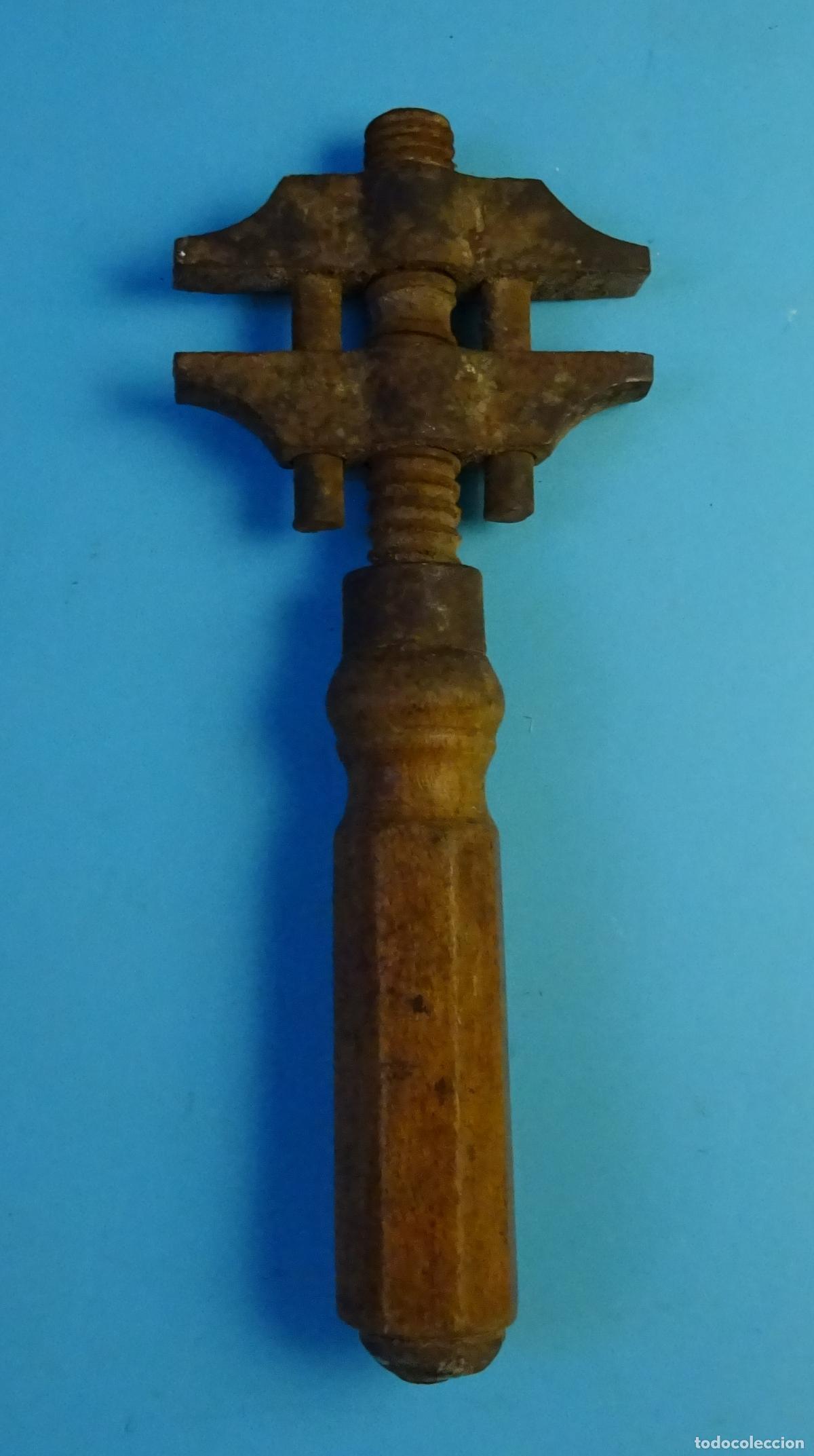 Antig&uuml;edades: ANTIGUA LLAVE INGLESA. LONGITUD 17,5 CM - Foto 2