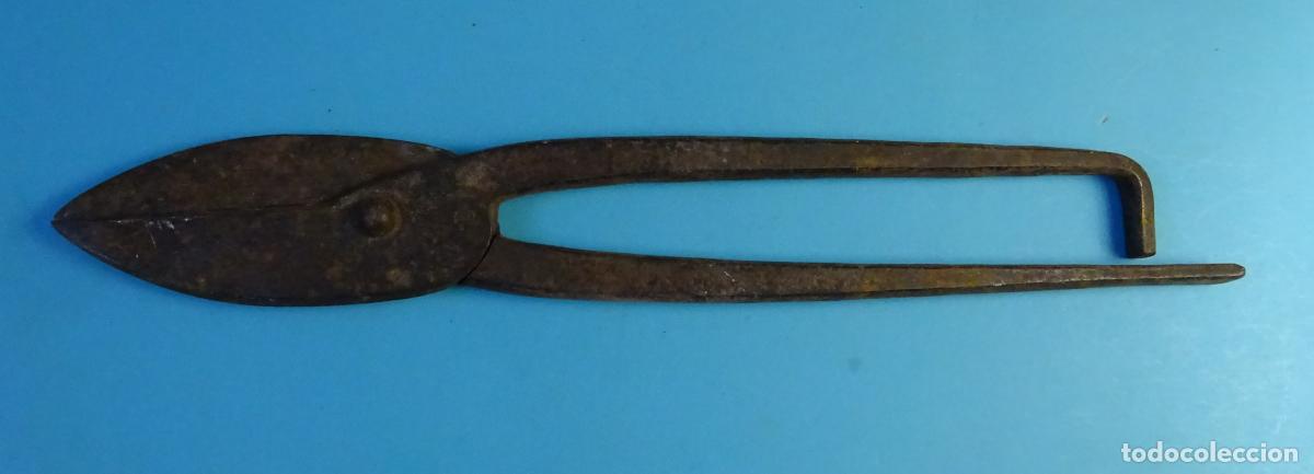 Antig&uuml;edades: ANTIGUA TIJERA DE CIZALLA PARA CORTAR METALES. LONGITUD 30,5 CM
