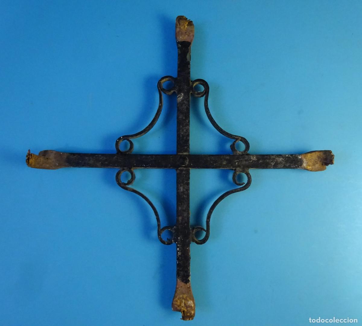 Antig&uuml;edades: PEQUE&Ntilde;A REJA DE HIERRO FORJADO. ANCHO 29 CM ALTO 29 CM