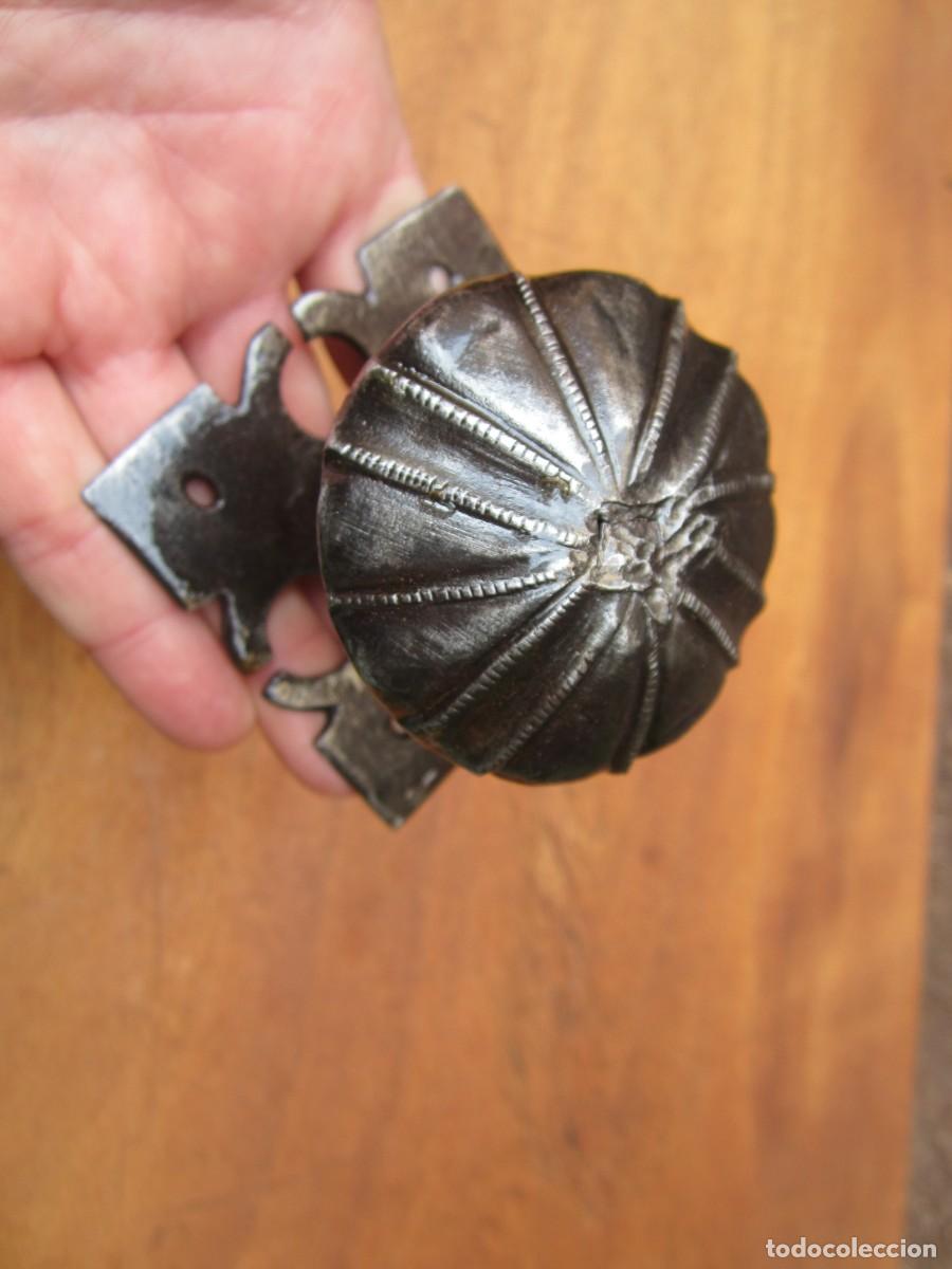Antig&uuml;edades: Pomo antiguo forja restaurado, 5.6 cm di&aacute;metro.
